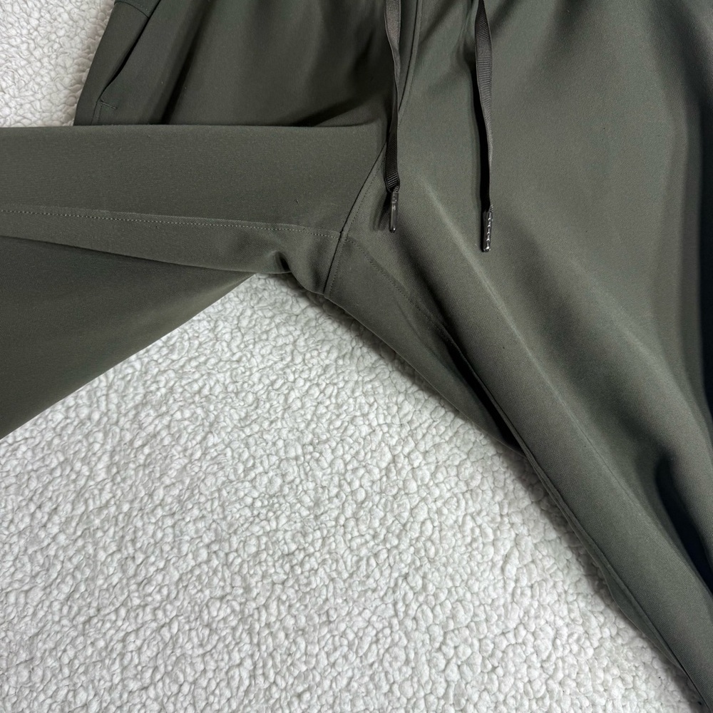 Lululemon On The Fly Woven Travel Pant Dark Olive Size 6 - Picture 8 of 11